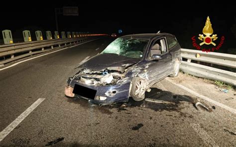 Incidente Nella Notte Sulla SS 131 Perde Il Controllo Dell Auto E Si