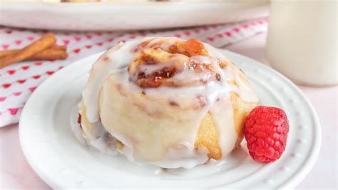 Raspberry Cinnamon Rolls Recipe