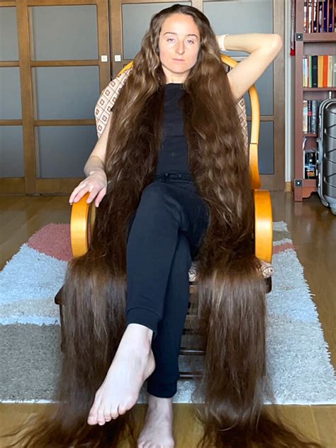 Video Brushing Her Extremely Long Rapunzel Hair Realrapunzels