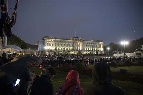 Ngiltere Krali Esi Elizabeth In Naa Londra Ya Getirildi Londra