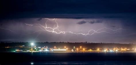 Meteorología emitió aviso por posibles tormentas eléctricas desde