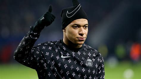 Psg Star Kylian Mbappe Opens 2022 In Style With 17 Minute Hat Trick In