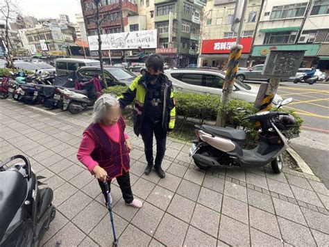 迷途失智婦 中壢警靠「名字拐杖」助找到回家路 桃園電子報 Line Today