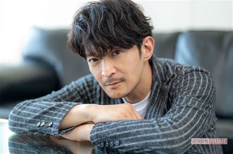 津田健次郎「鬱屈していた」高校時代、大人気イケボ声優が語る“人生のターニングポイント” 週刊女性prime