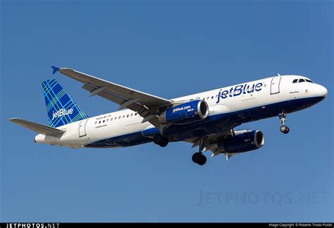 N521JB Airbus A320 232 JetBlue Airways Roberto Tirado JetPhotos