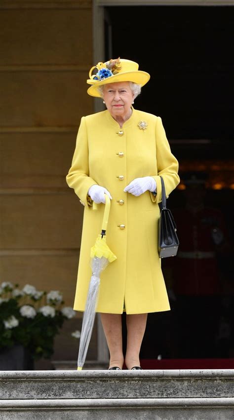 Hm Queen Elizabeth In Full Color All The Colors She Wears Reine