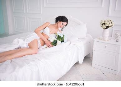 Sexy Woman Lingerie Lying Bed Flowers 스톡 사진 1041206569 Shutterstock