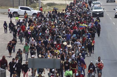 Sale De Tuxtla Guti Rrez Caravana Con Al Menos Migrantes El Sur