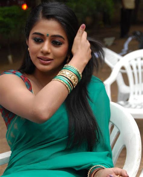 Hot Actress Priyamani Hot In Saree