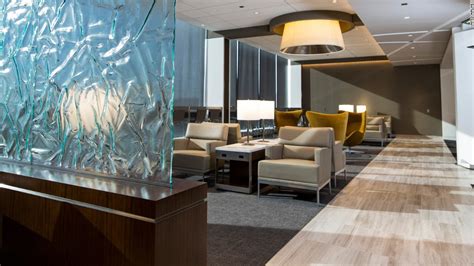 United Club, Chicago O'Hare International Airport - Inside the most ...