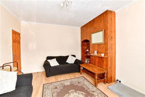 Stevens Road Dagenham Essex Rm8 3 Bedroom Terraced House For Sale