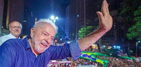 Lula vai indicar 5 ministros para STF e tribunais superiores já no