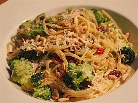 Pasta Mit Brokkoli Und Sardellen Chefkoch