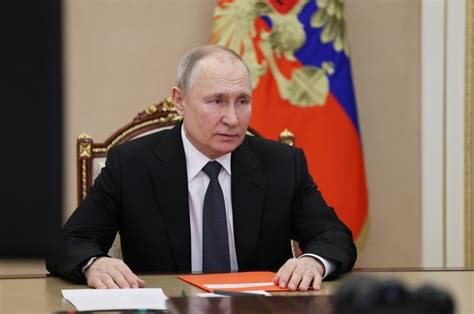 Putin promulga lei que facilita mobilização militar dos russos Mundo