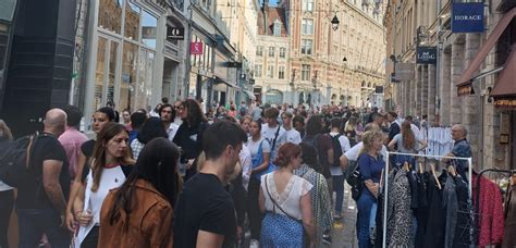 Braderie De Lille Le Record Du Monde De La Plus Longue Chenille