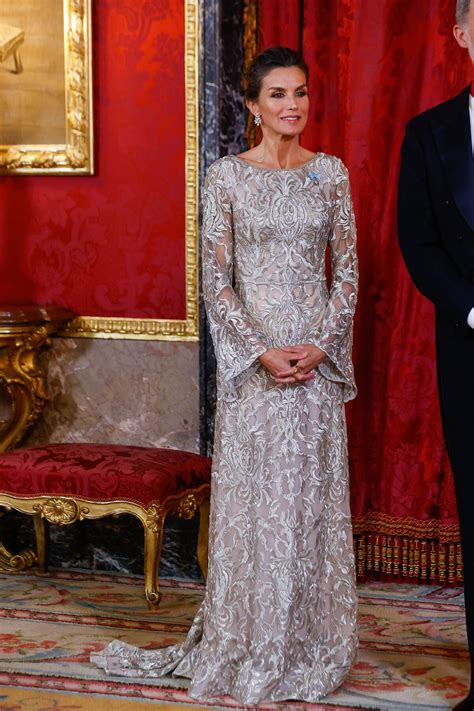 Doña Letizia Ortiz tiene el vestido de invitada perfecto de la