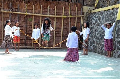 Mengenal 39 Permainan Tradisional Yang Bisa Dimainkan Dengan Alat Atau