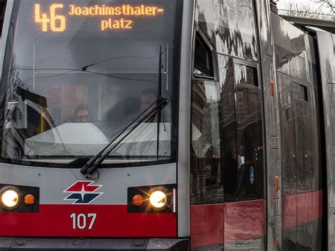 Stra Enbahn In Wien Ottakring Entgleist