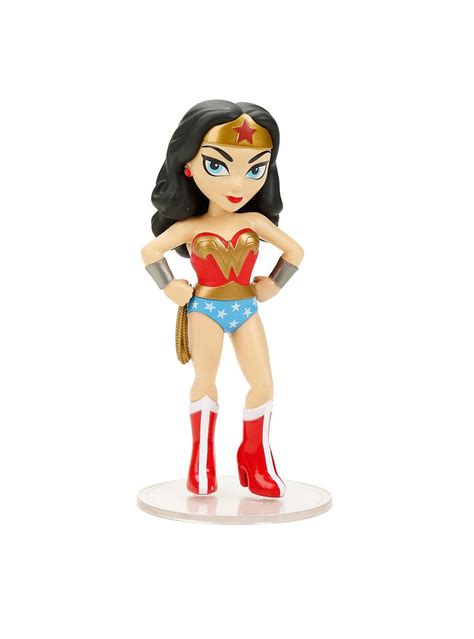 Classic Wonder Woman Vinyl Figure