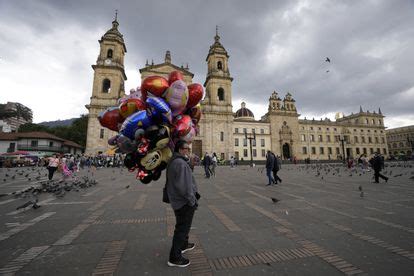 El Gobierno sube el salario mínimo un 12 07 por decreto EL PAÍS