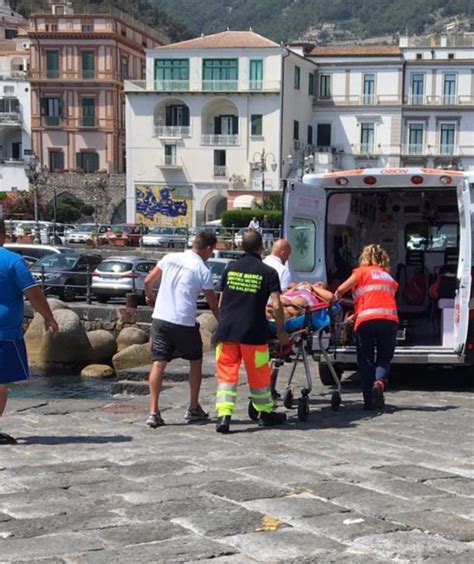 Il Vescovado Costa D Amalfi Sviene In Spiaggia 41enne Di Angri