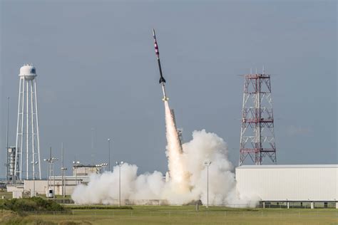 Watch closely as NASA deploys the world's biggest parachute at ...