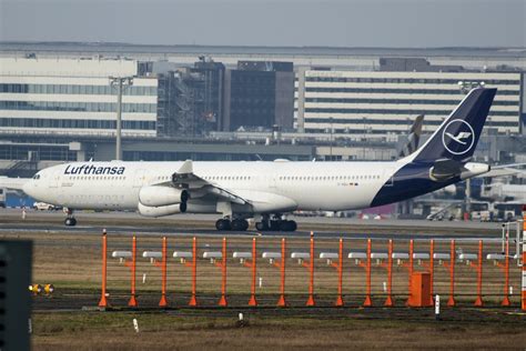 D Aigu Lufthansa Airbus A Cn Built Flickr