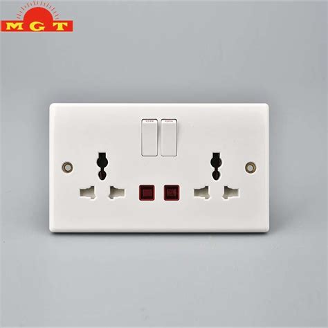 Uk Bakelite Double 13a Multi Socket 2 Gang Switched Socket With Indicator China Socket And