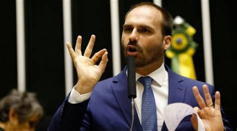 Avião politicos e Eduardo Bolsonaro arremete e voo é desviado CLM