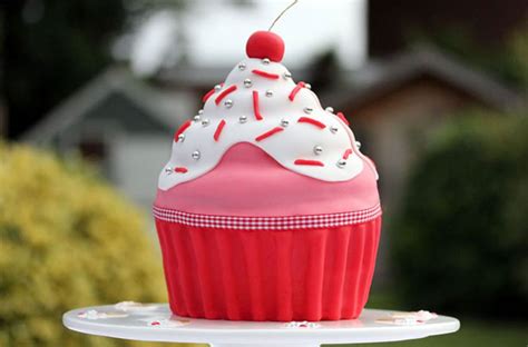 Giant Cupcake Birthday Cake Baking Recipes Goodtoknow