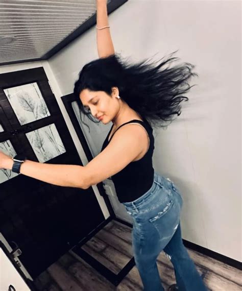 Ritika Singh Hot Pose In Black Sleeveless Tops Glamsundari In