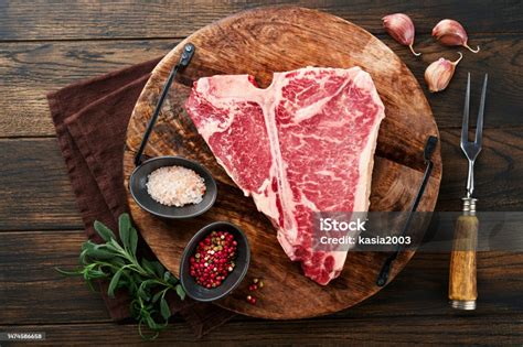 Steak Tbone Mentah Tebal Daging Sapi Tbone Mentah Atau Porterhouse