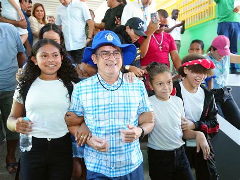 David Almeida reinaugura escola na zona Leste que estava sem reforma há