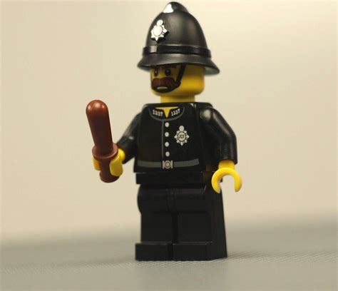 Constable Collectible Minifigure Series 11 LEGO Figure 71002 Baton