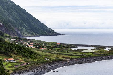 São Jorge Entre o mar e a montanha no coração dos Açores