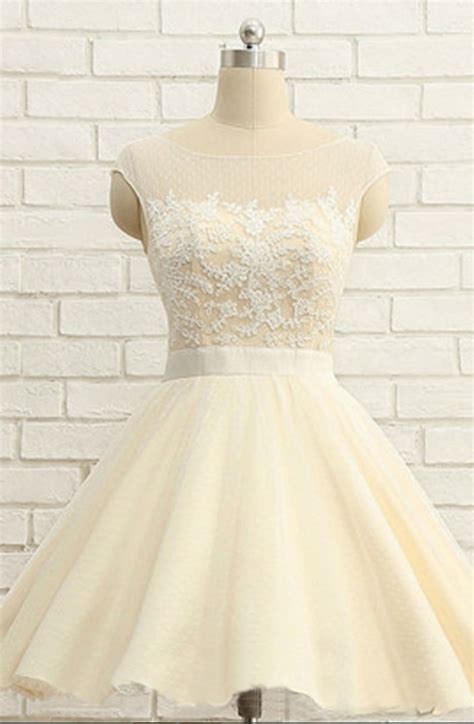 Lace Appliquéd Bateau Neck Cap Sleeved Short Tulle Homecoming Dress