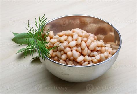 White canned beans 8542044 Stock Photo at Vecteezy