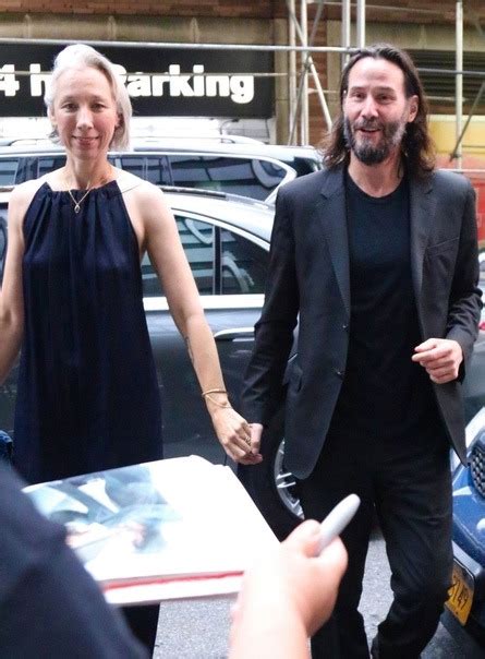 Keanu Reeves Present En Sociedad A Su Novia Completamente Canosa En Un