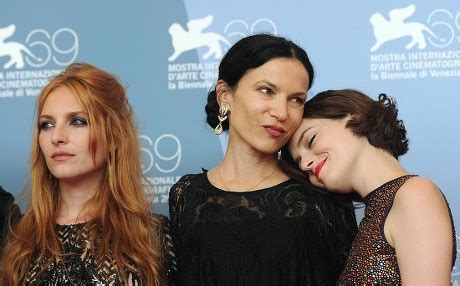 10 Hot Sexy Alexandra Cassavetes Bikini Pics