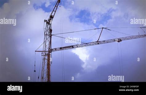 Crane lifting loads Stock Videos & Footage - HD and 4K Video Clips - Alamy