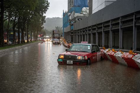 Hong Kong Issues 2024’s First Red Storm Signal Amid Flooding - Bloomberg