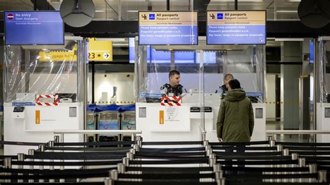 Tweetal Aangehouden Op Schiphol Voor Mensensmokkel En Identiteitsfraude