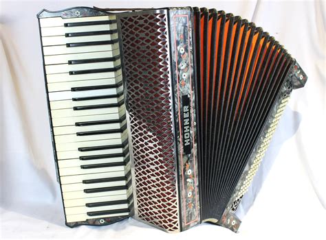 Alpine Hohner Carmen Piano Accordion Lmm