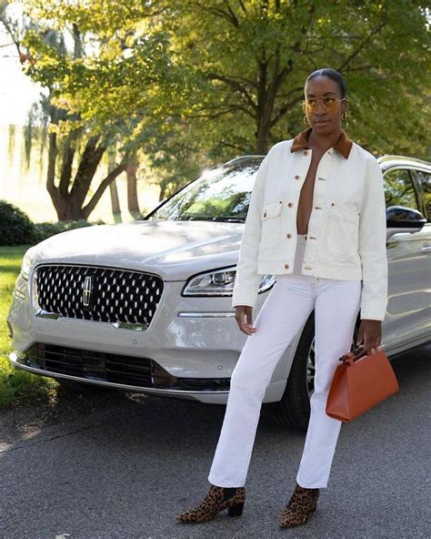 29 Perfect Ways To Wear White This Winter Winter White Outfit Long