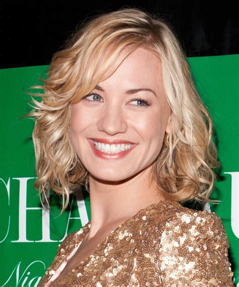 Yvonne Strahovski Medium Wavy Light Blonde Hairstyle with Side Swept ...