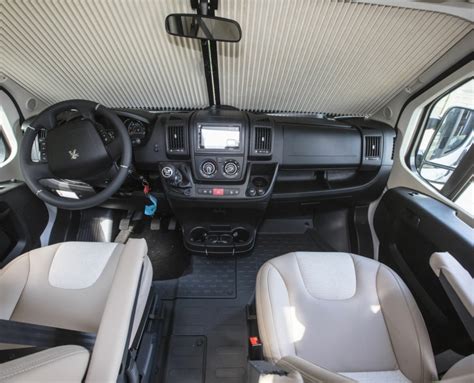 Rapido C Un Ultra Compact Sur Peugeot Boxer Esprit Camping Car