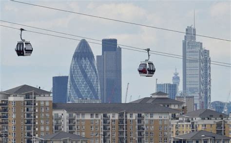 London Cable Car Passengers Stranded 300ft Over River Thames In Searing