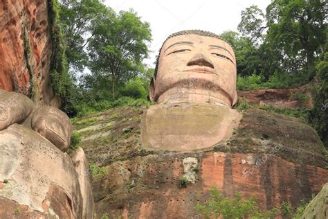 Large buddha statue in Leshan, Sichuan, China — Stock Photo © lzf #51926957