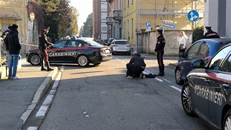 Saronno Rapina Con Sparatoria In Centro Ferito A Una Mano Un