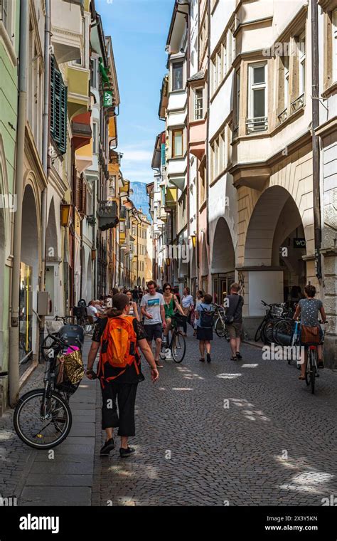 Laubengasse Bozen S Dtirol Italien Belebte Allt Gliche Stra Enszene